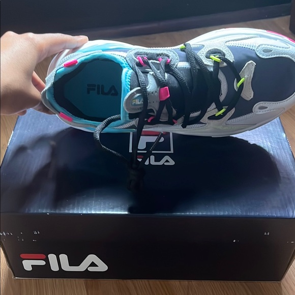 Fila - Picture 2 of 5